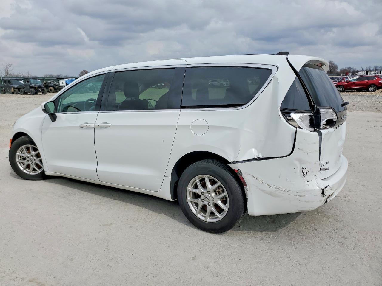 2023 Chrysler Voyager Lx - Фото 2