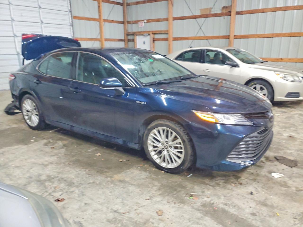 2020 Toyota Camry Hybrid Xle - Фото 4