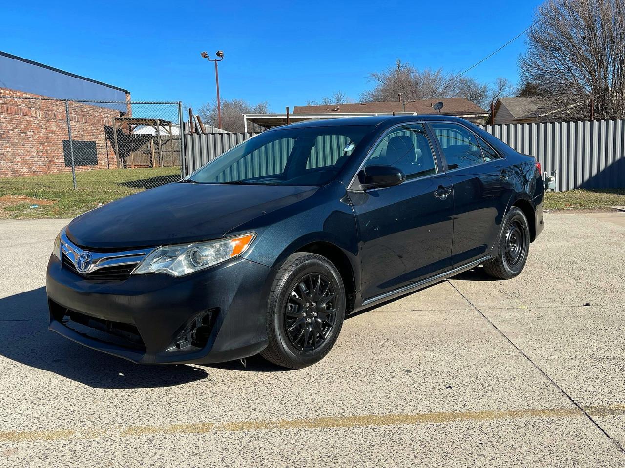 2013 Toyota Camry L - Фото 2