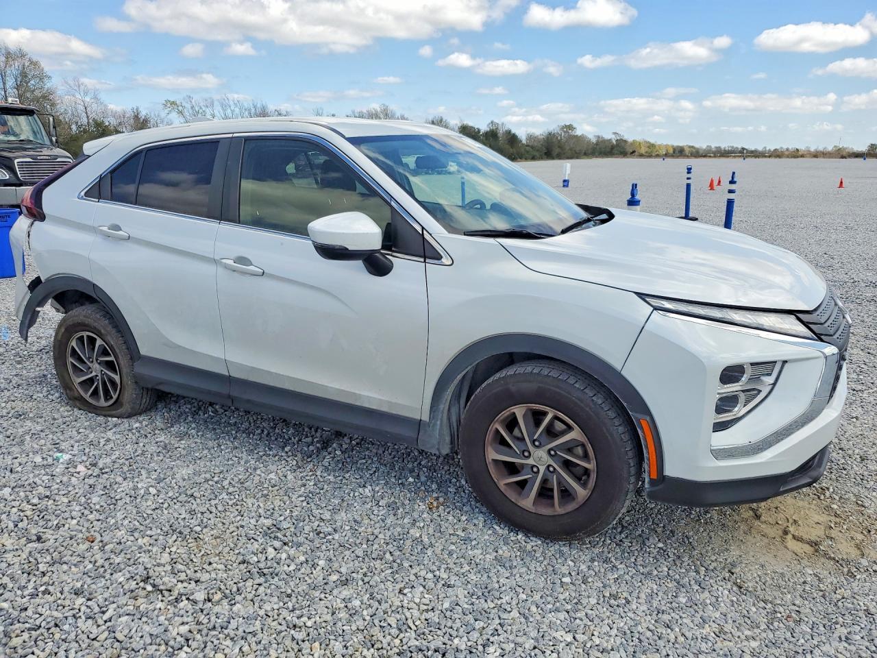 2023 Mitsubishi Eclipse Cross Es - Image 4