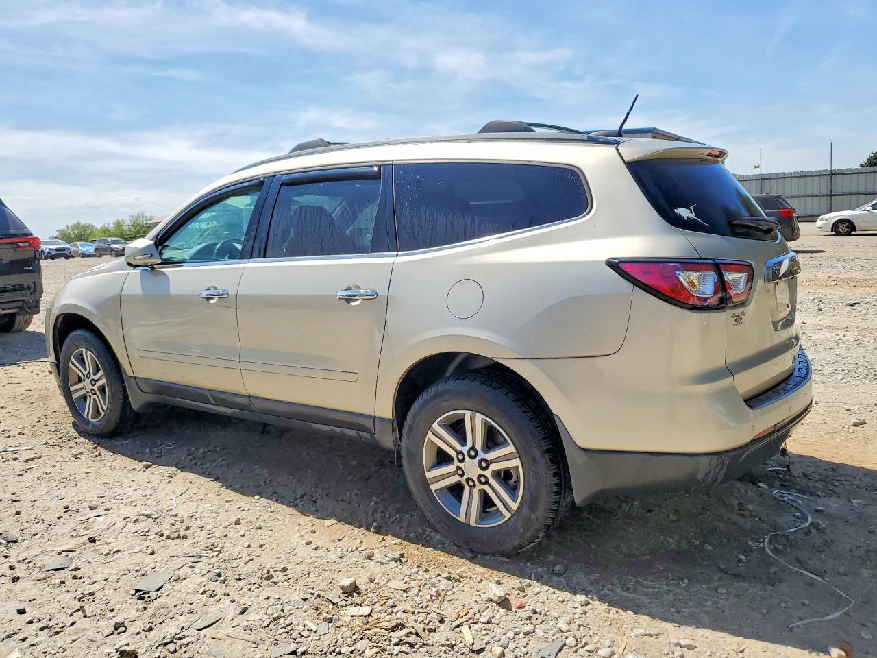 2016 Chevrolet Traverse Lt - Image 2