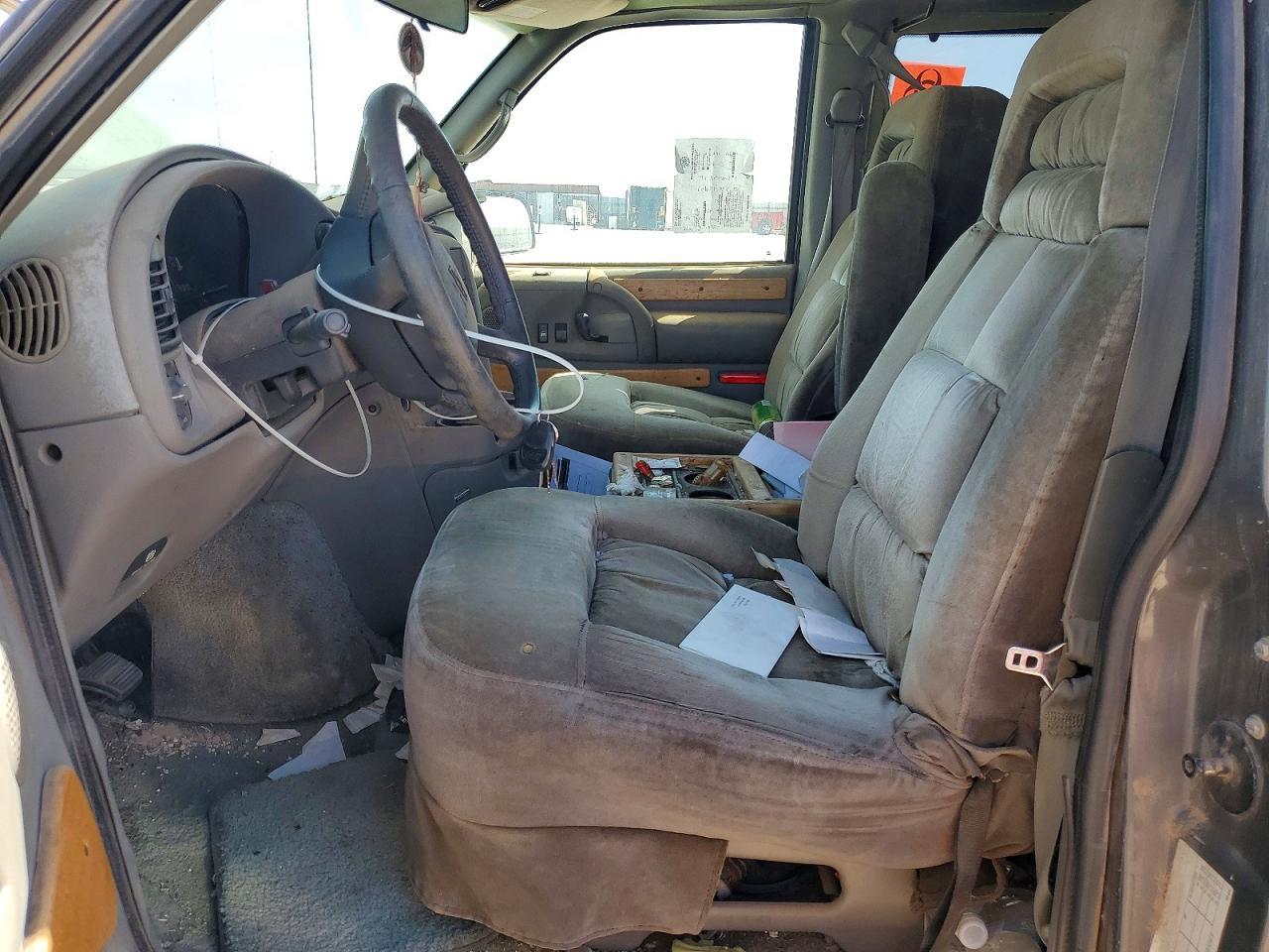 2000 Chevrolet Astro - Image 7