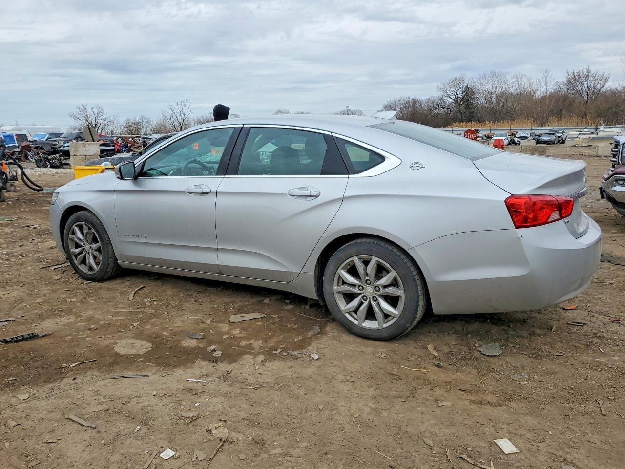 2017 Chevrolet Impala Lt - Image 2