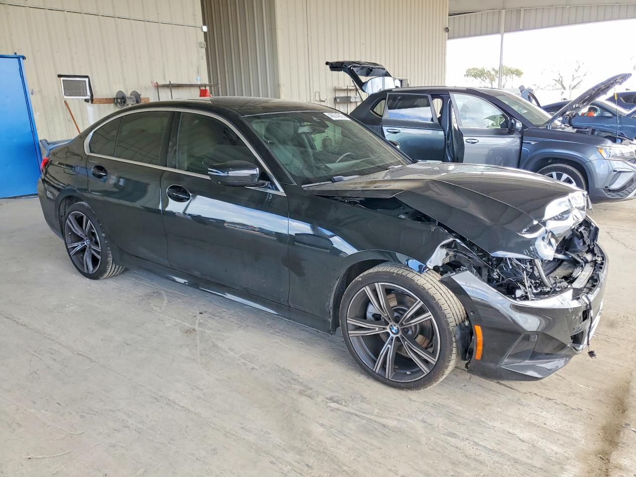 2024 BMW 330I - Фото 4