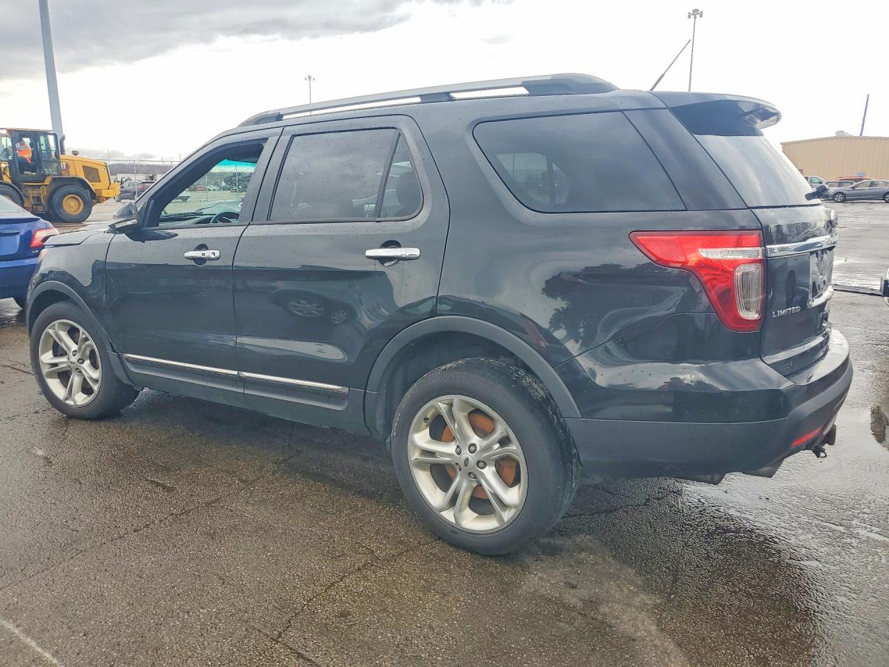 2014 Ford Explorer Limited - Image 2