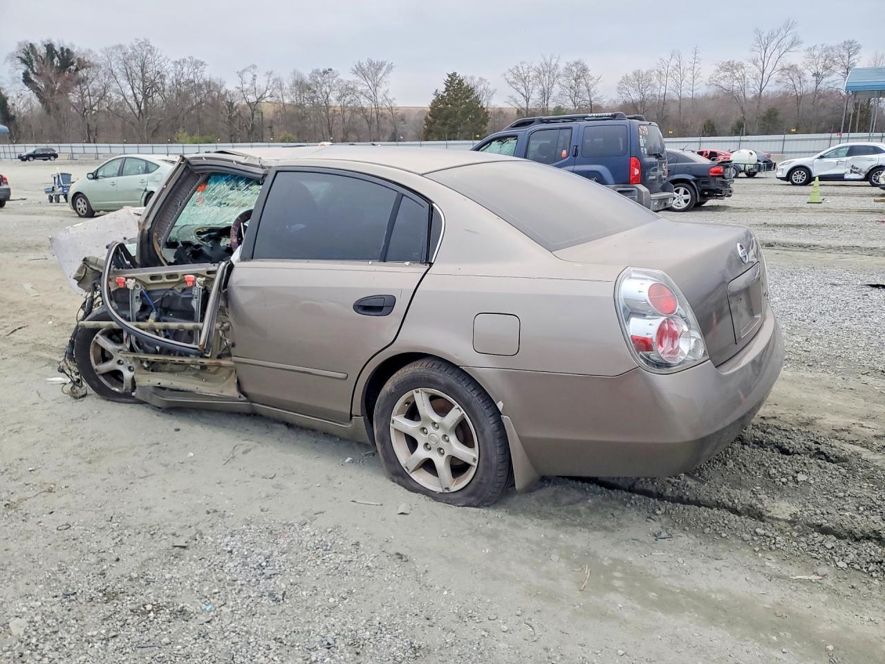 2005 Nissan Altima 2.5 - Фото 2