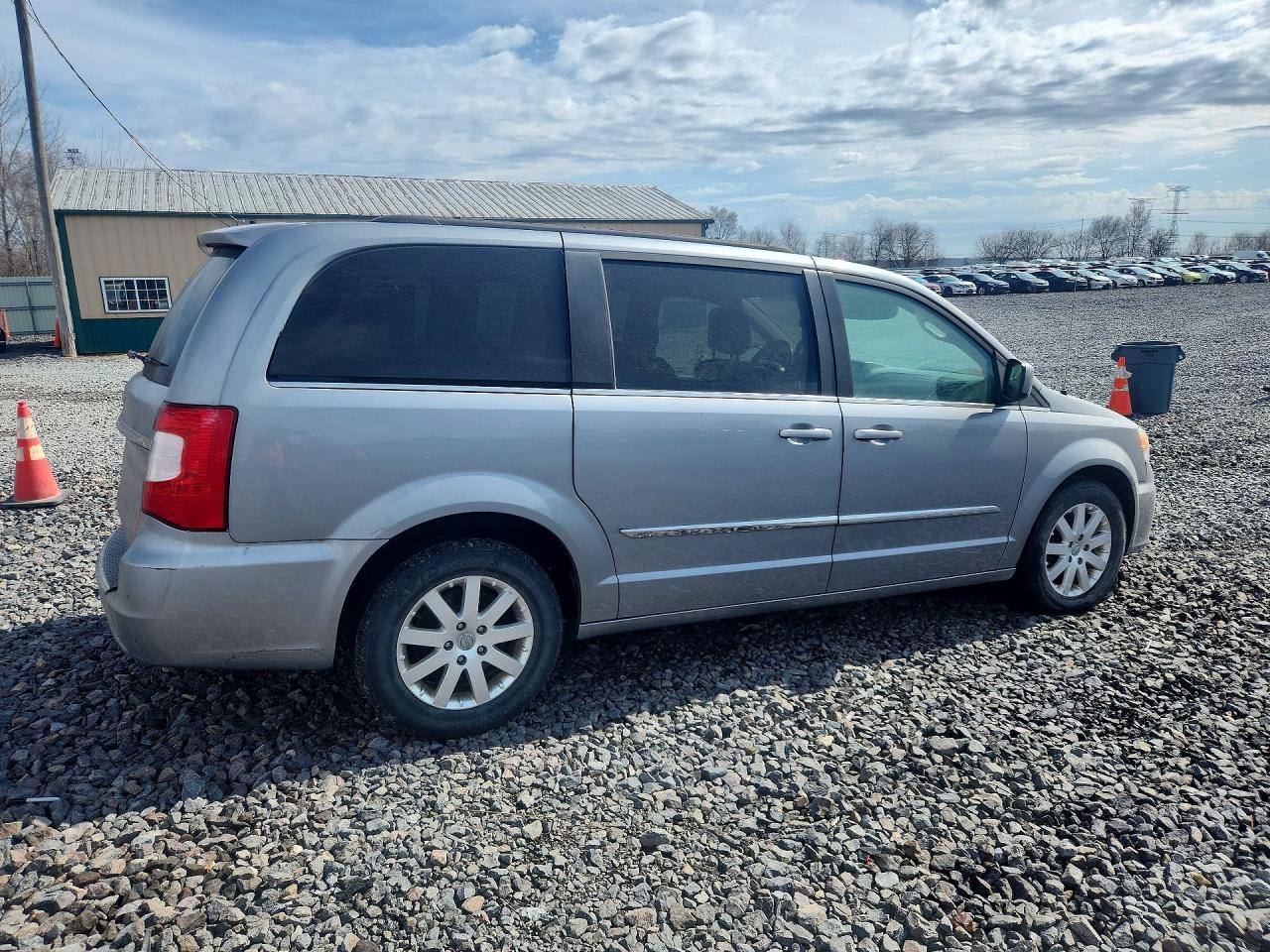 2015 Chrysler Town & Country Touring - Image 3