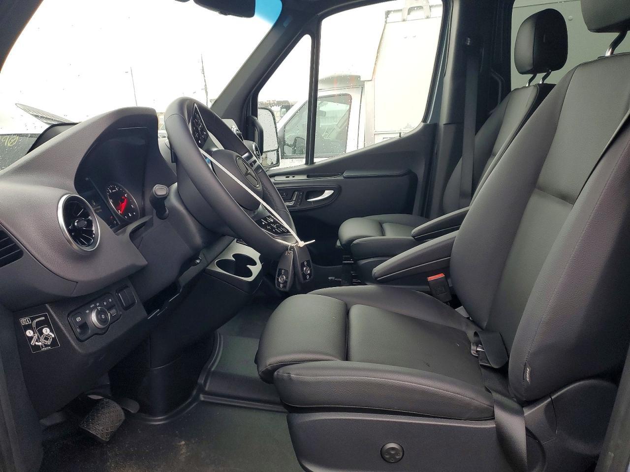 2025 Mercedes-Benz Sprinter 2500 - Фото 7