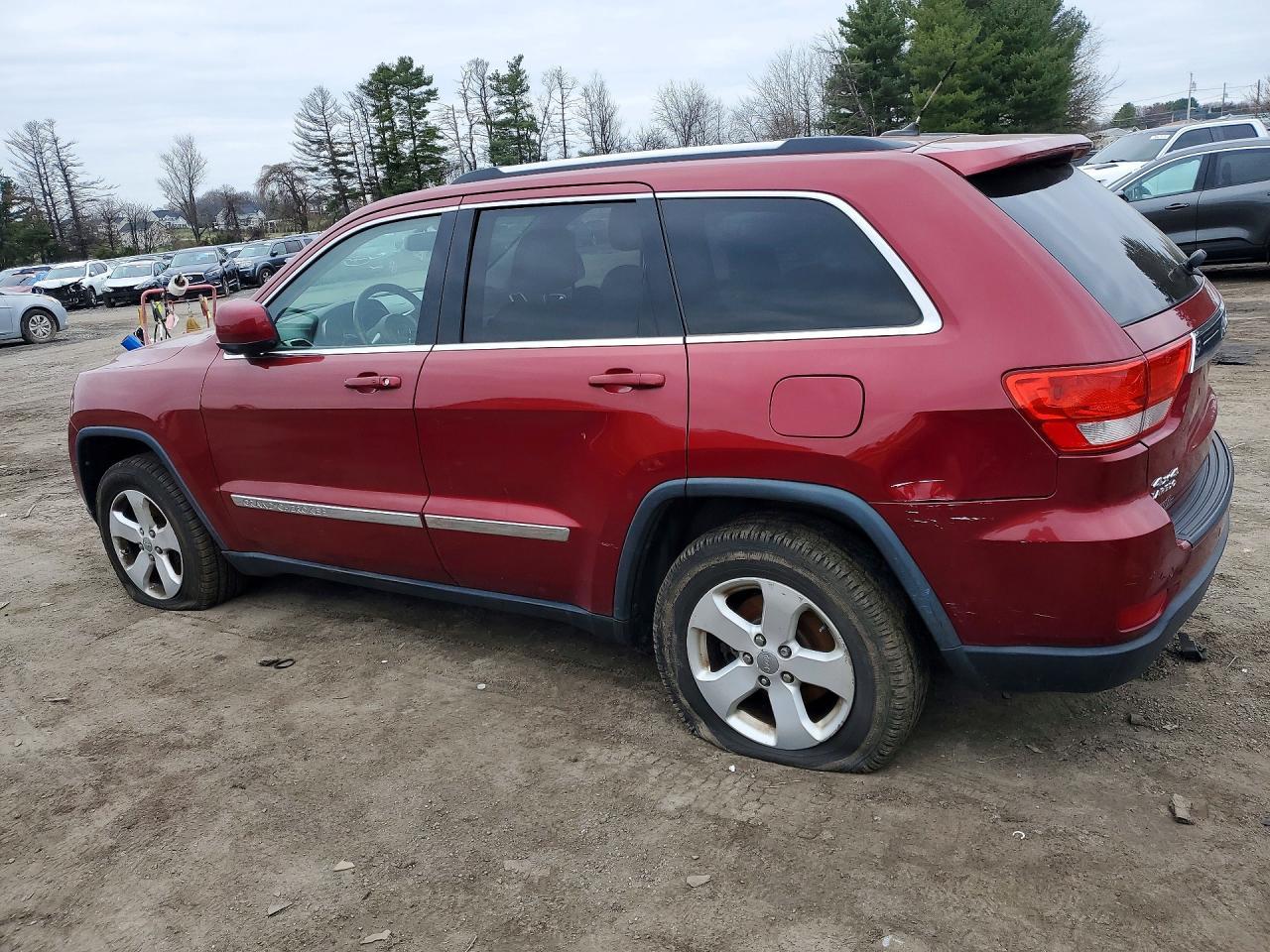 2013 Jeep Grand Cherokee Laredo - Image 2