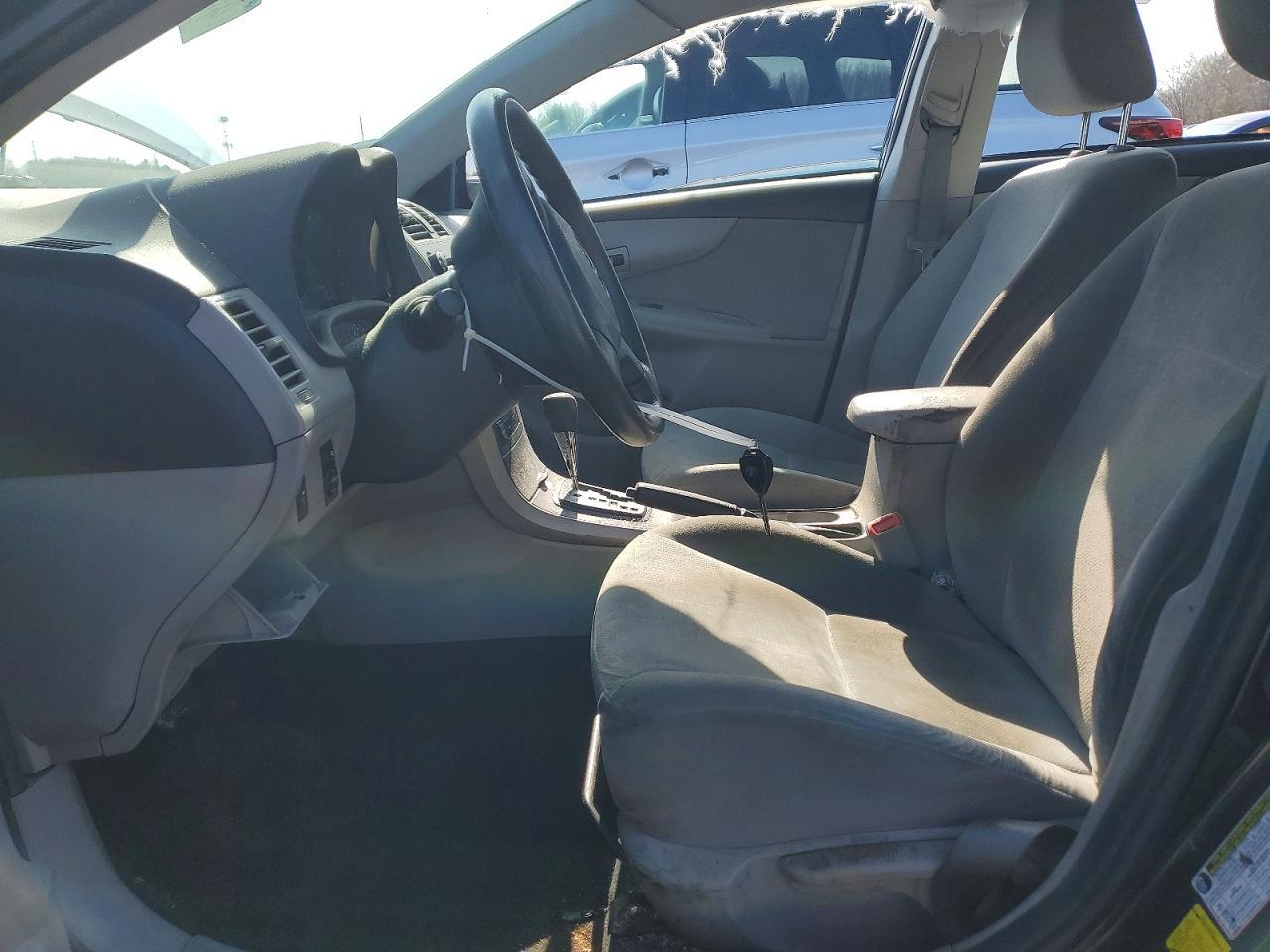2012 Toyota Corolla L - Фото 7