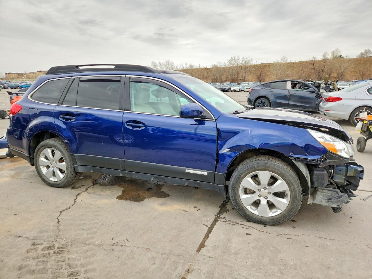 2011 Subaru Outback 2.5I Limited - Image 4