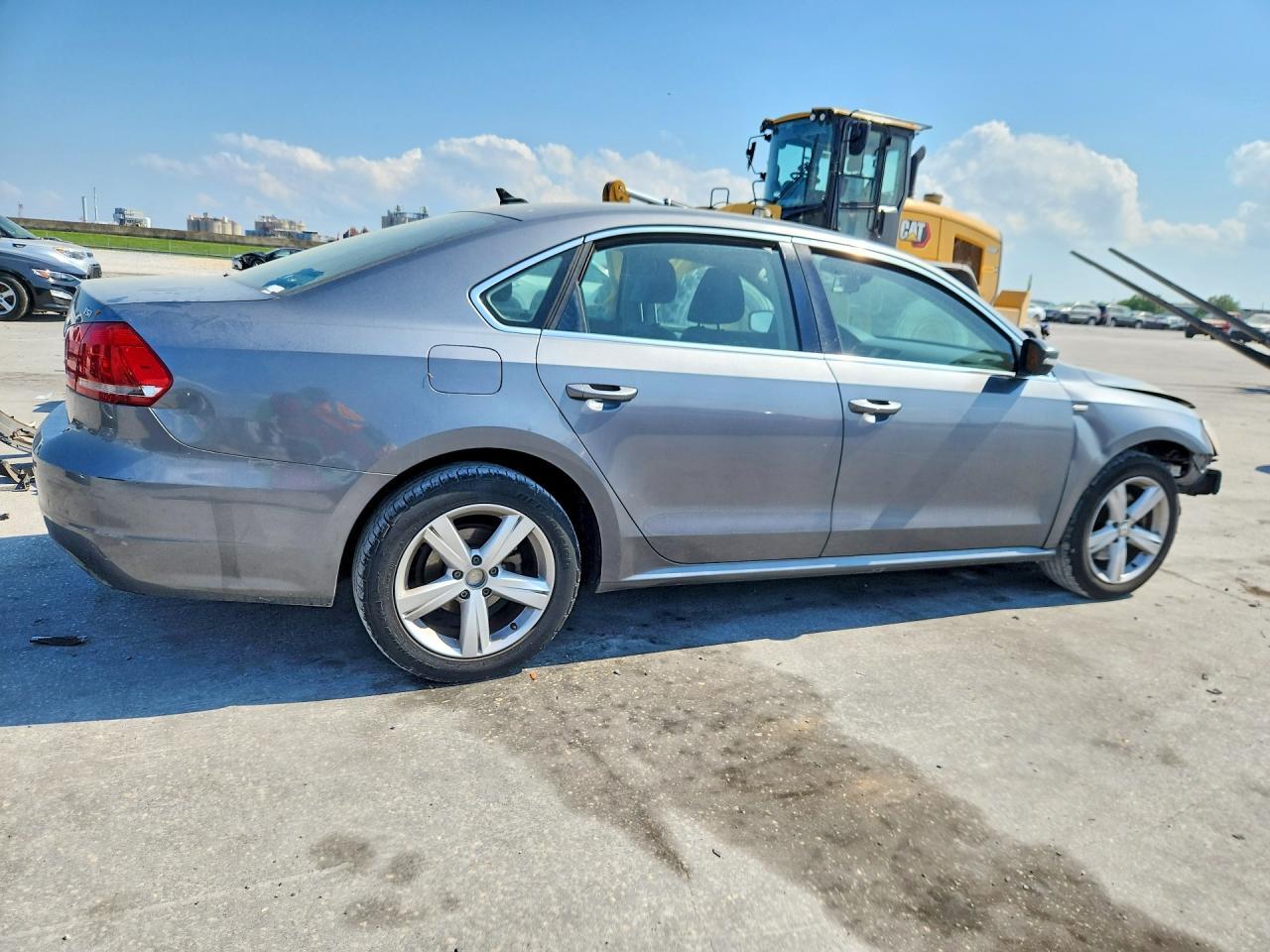 2014 Volkswagen Passat S - Фото 3