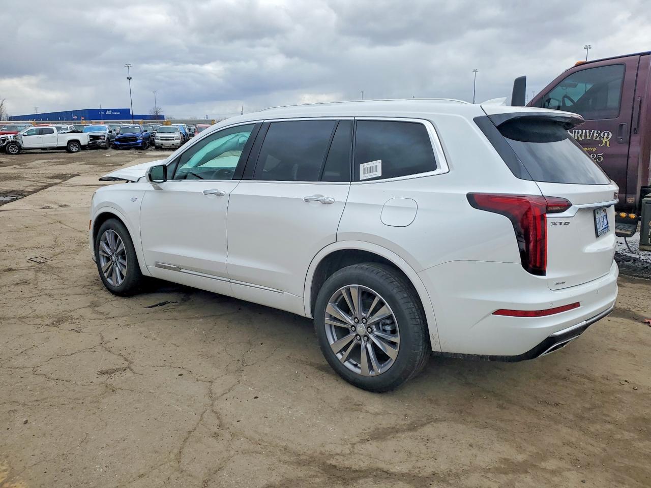 2025 Cadillac Xt6 Premium Luxury - Image 2