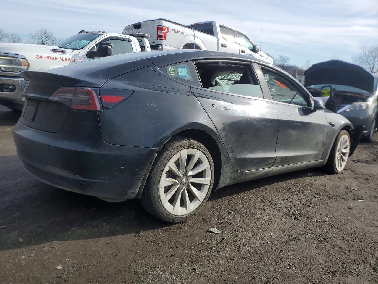 2023 Tesla Model 3 - Фото 3