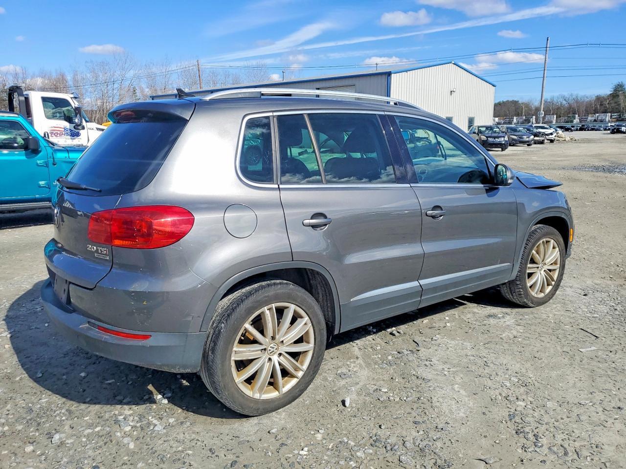 2014 Volkswagen Tiguan S - Фото 3