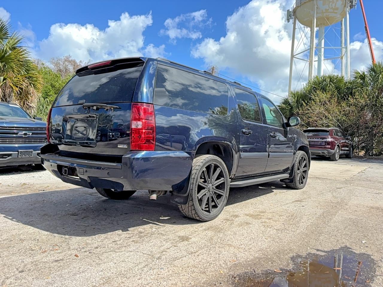 2007 Chevrolet Suburban K1500 - Image 4