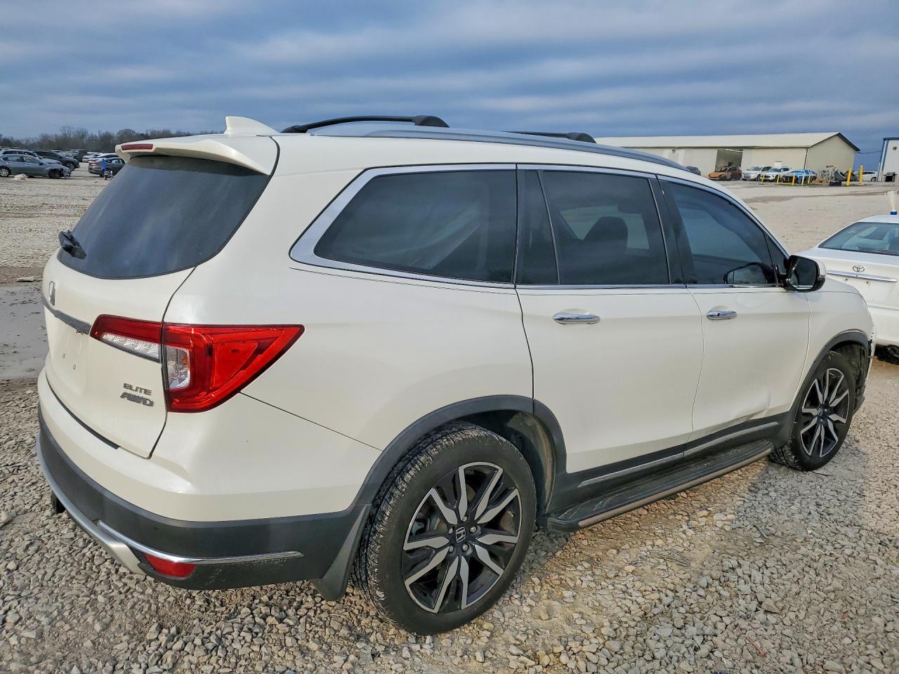 2019 Honda Pilot Elite - Image 3