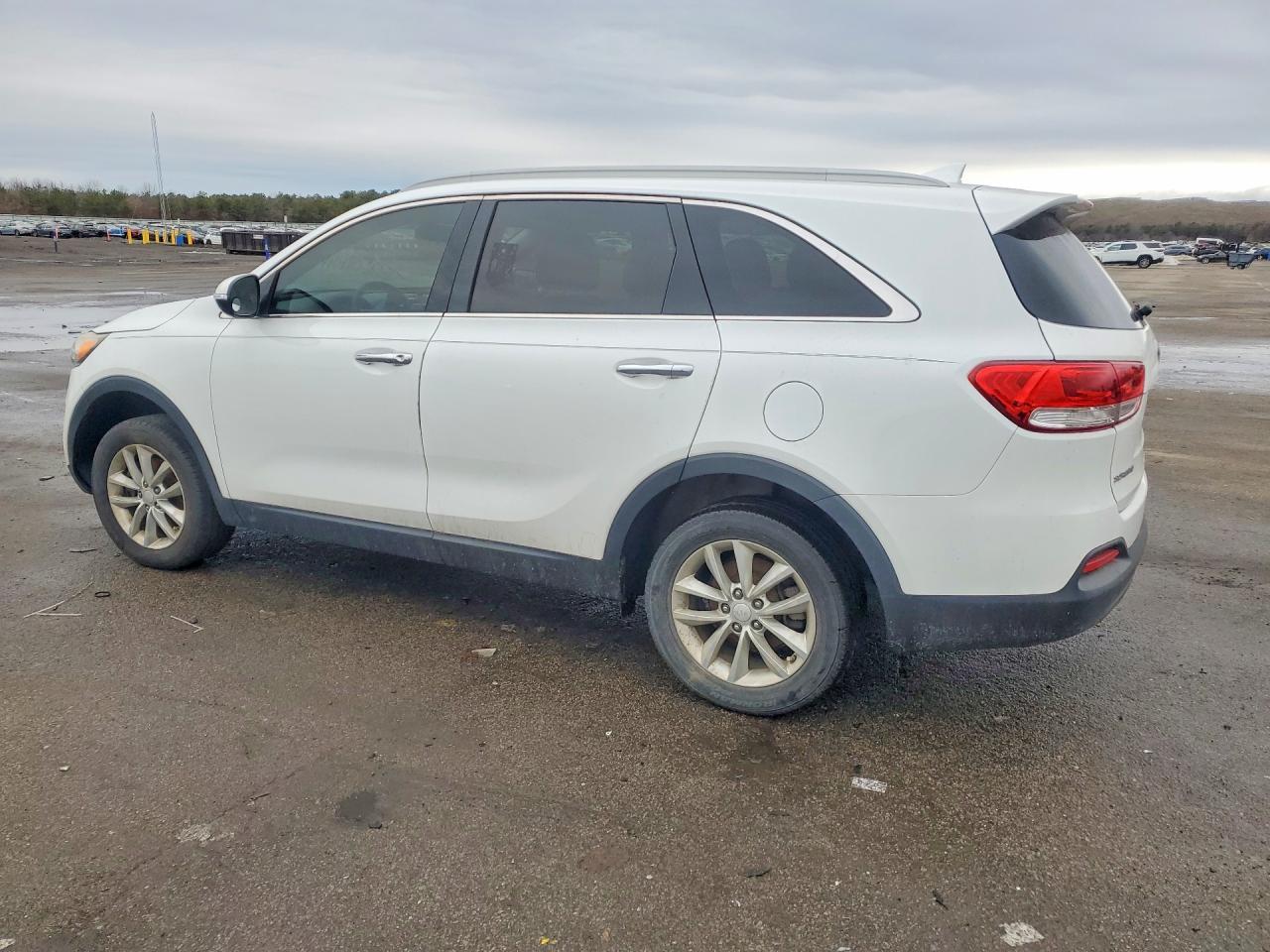 2016 Kia Sorento Lx - Image 2