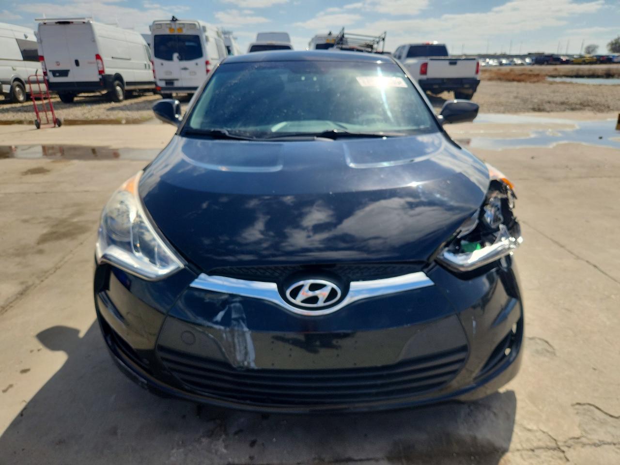 2016 Hyundai Veloster Base - Image 5