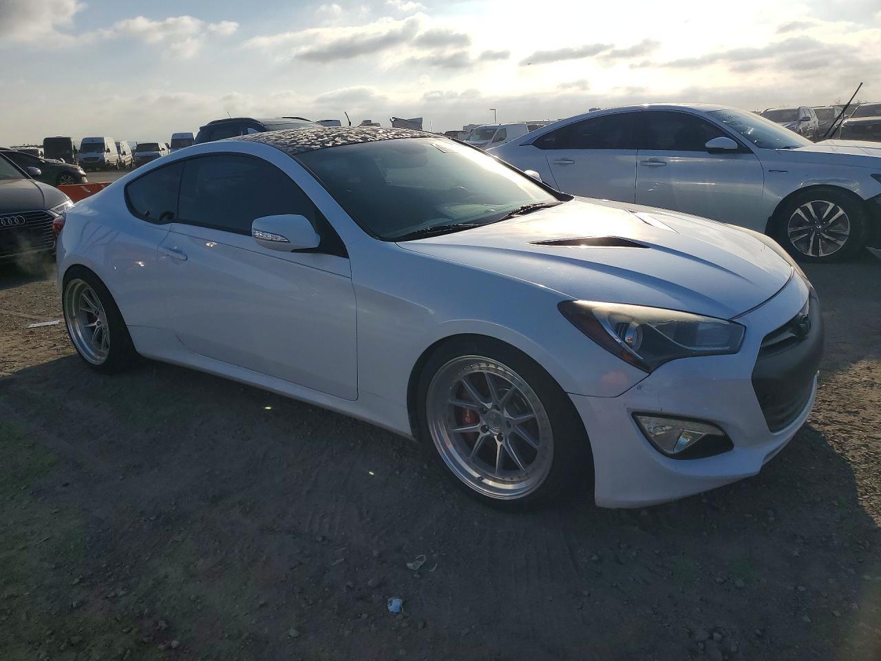 2014 Hyundai Genesis Coupe 3.8 R-Spec - Фото 4