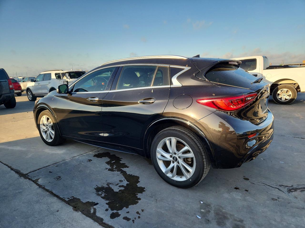 2018 Infiniti Qx30 Essential - Фото 2