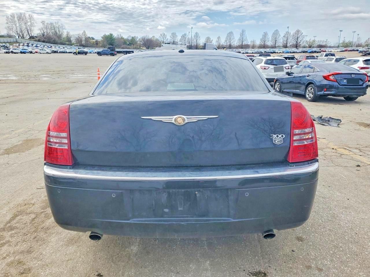 2007 Chrysler 300C - Image 6