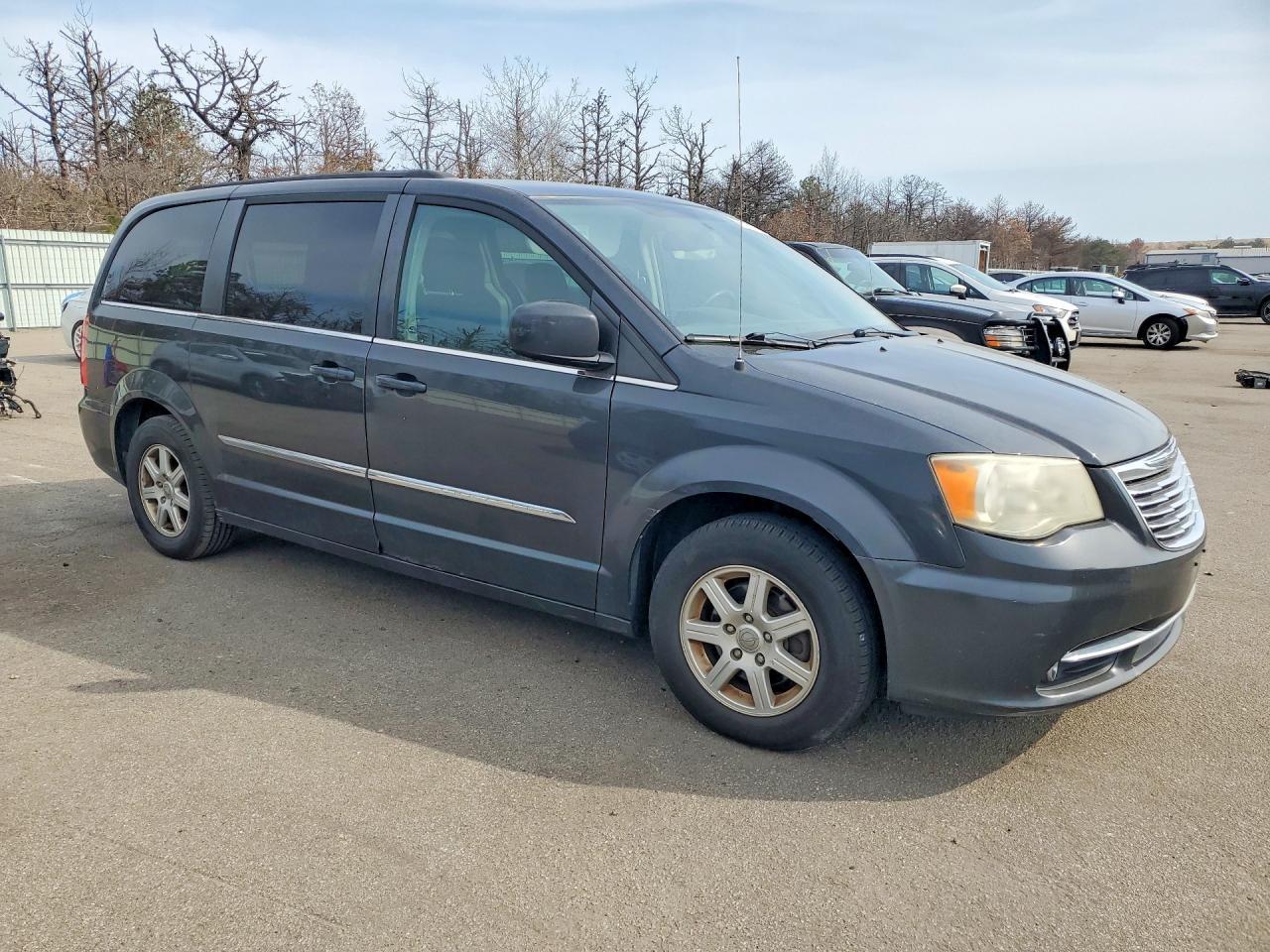 2012 Chrysler Town & Country Touring - Image 4