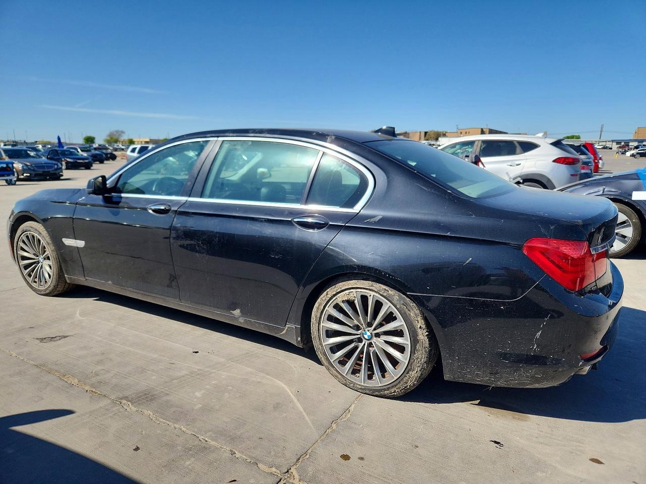 2011 BMW 750 Li - Фото 2