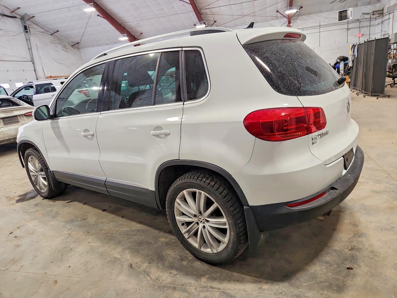 2016 Volkswagen Tiguan S - Фото 2