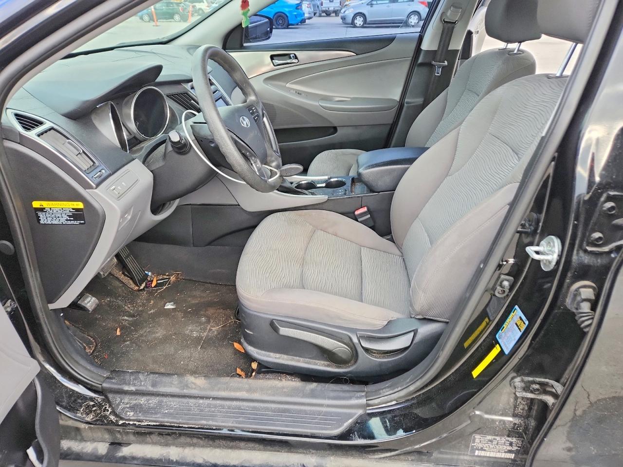 2015 Hyundai Sonata Hybrid Base - Image 7