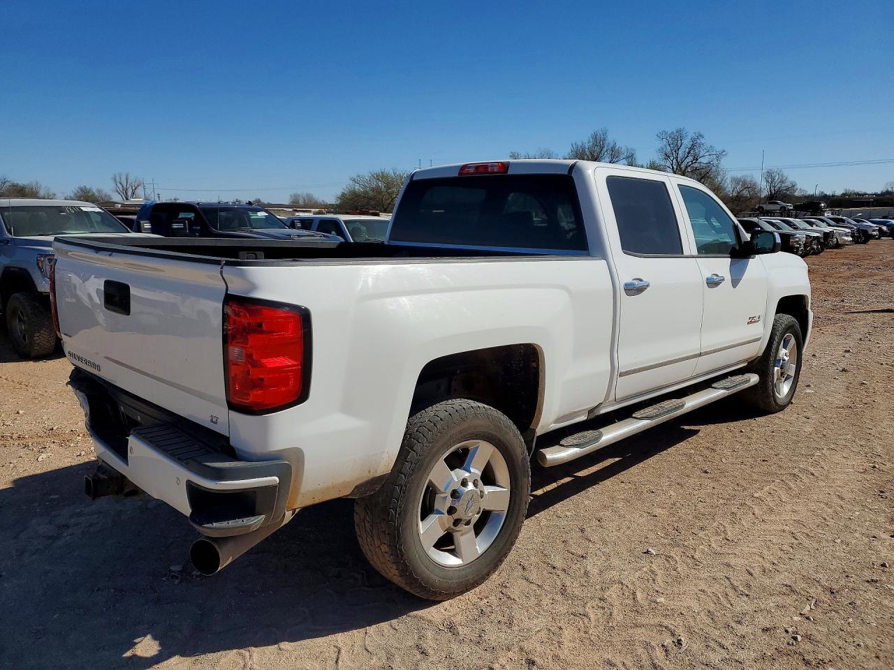 2018 Chevrolet Silverado K2500 Heavy Duty Lt - Image 3