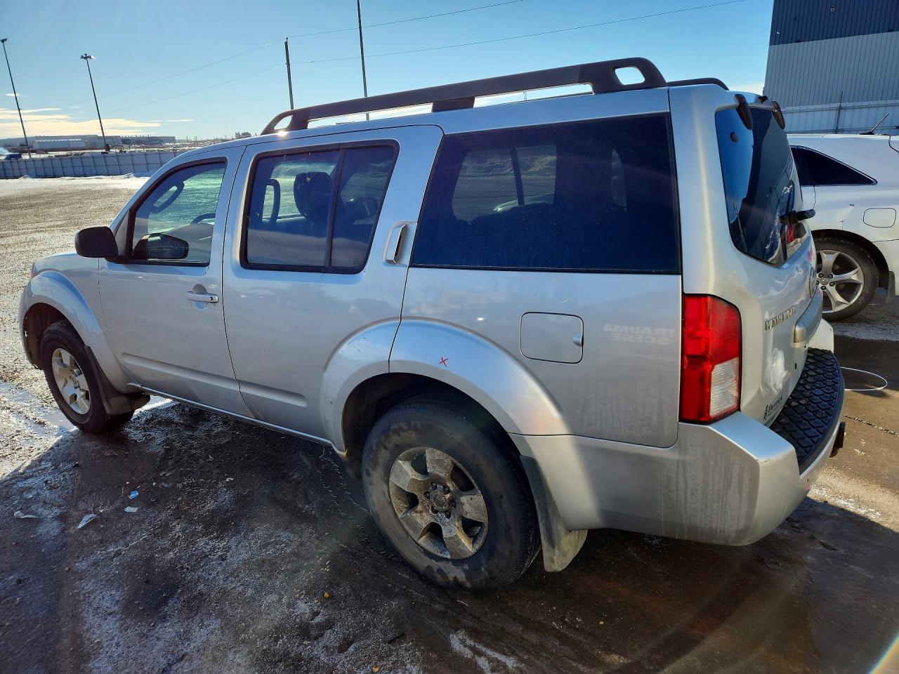2010 Nissan Pathfinder S - Фото 2