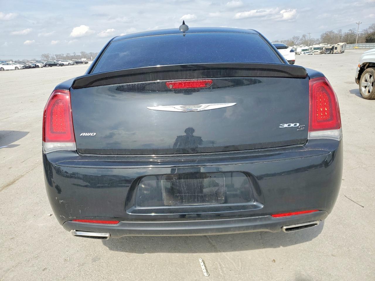 2019 Chrysler 300 S - Image 6