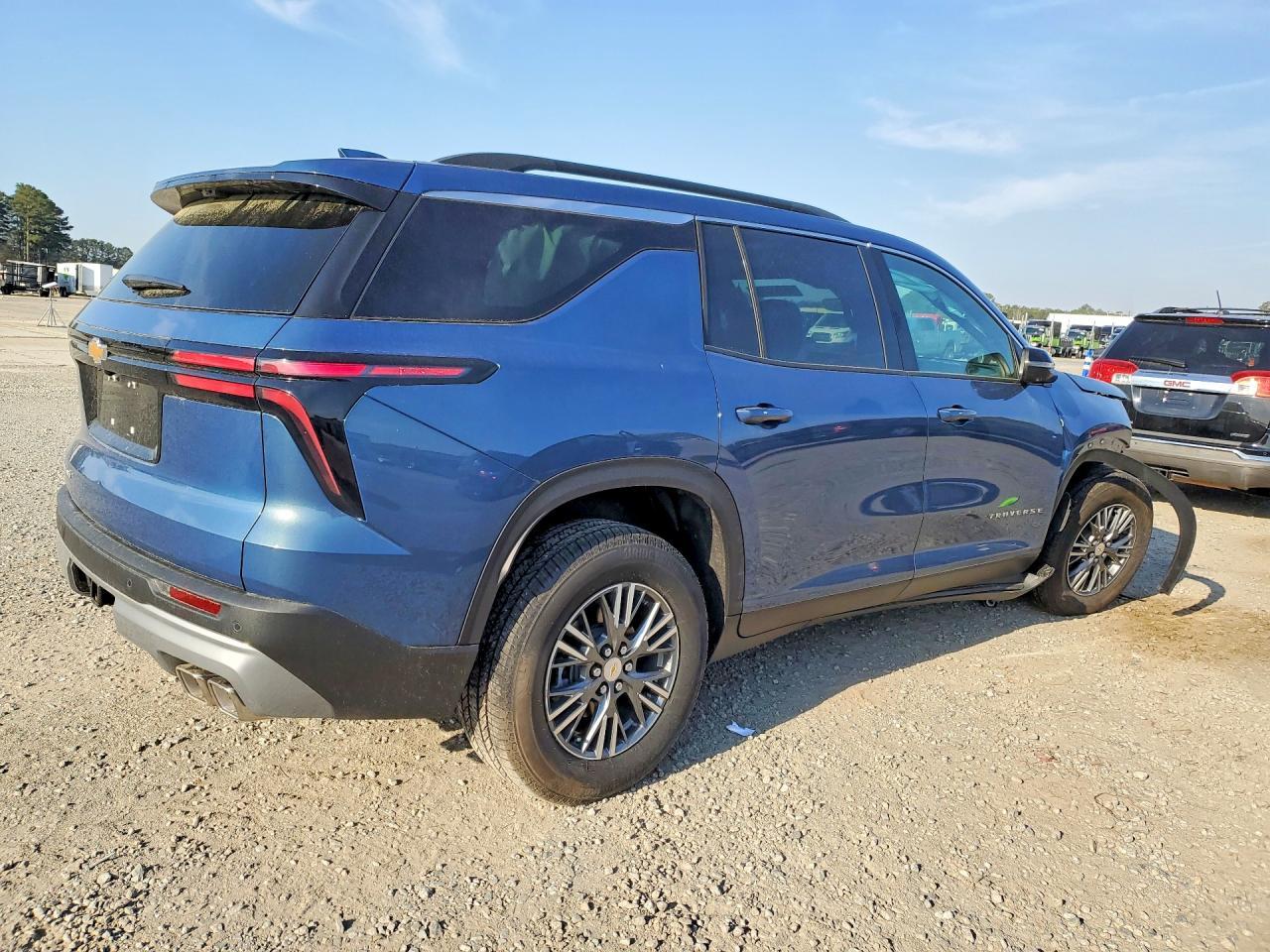 2026 Chev Traverse - Image 3
