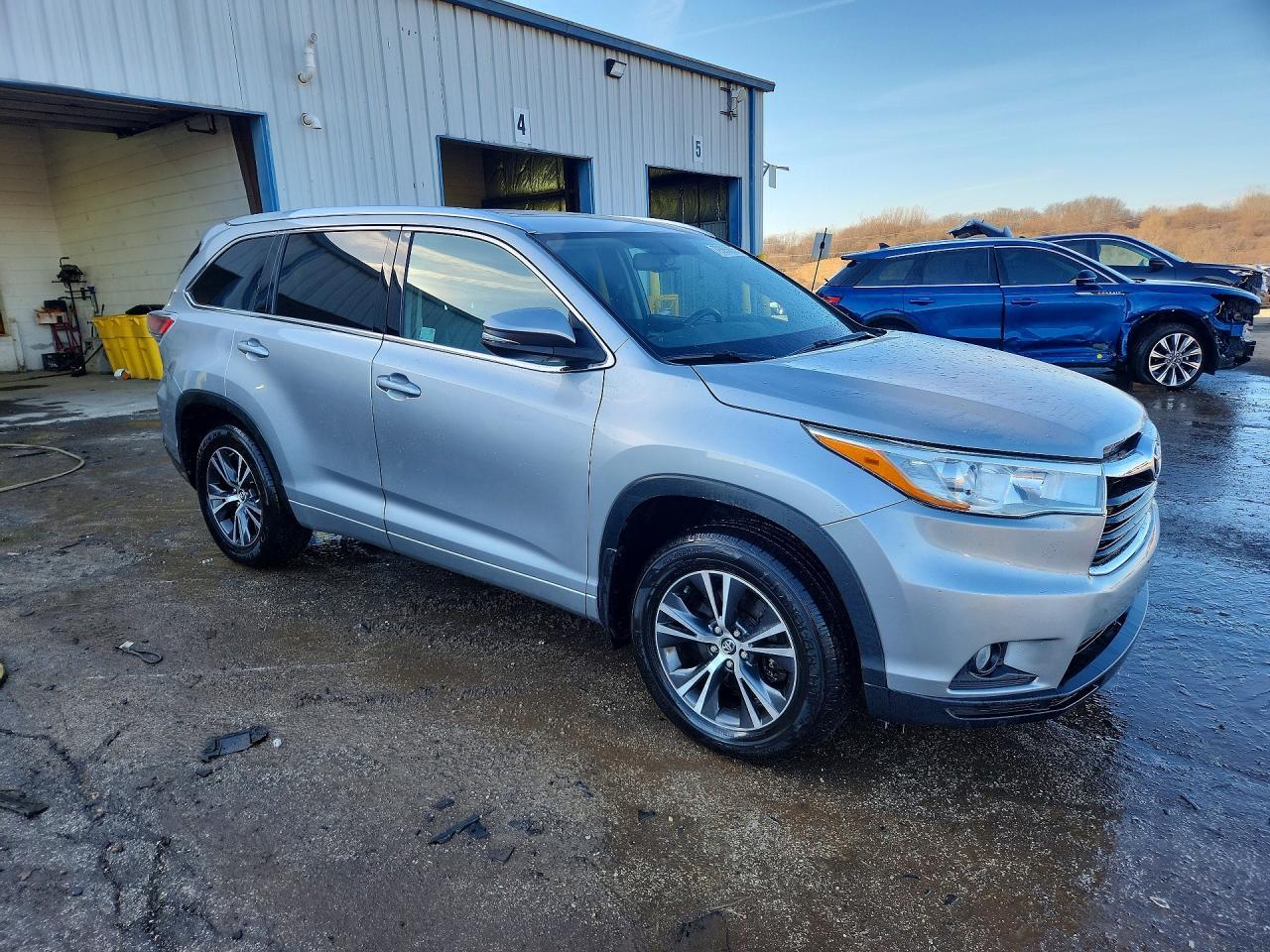2016 Toyota Highlander Xle - Фото 4