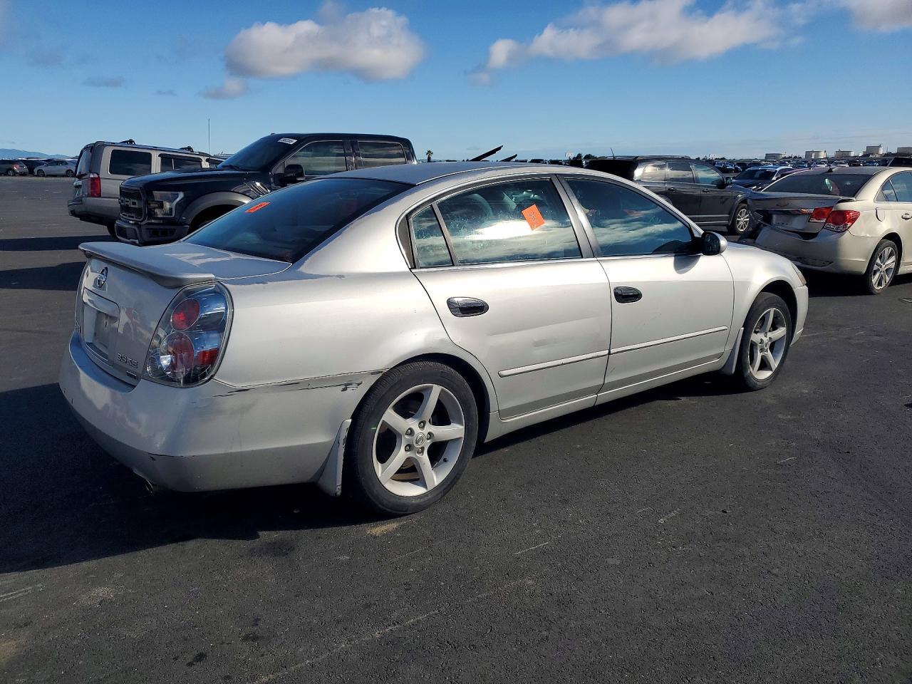 2005 Nissan Altima 3.5 Se - Фото 3
