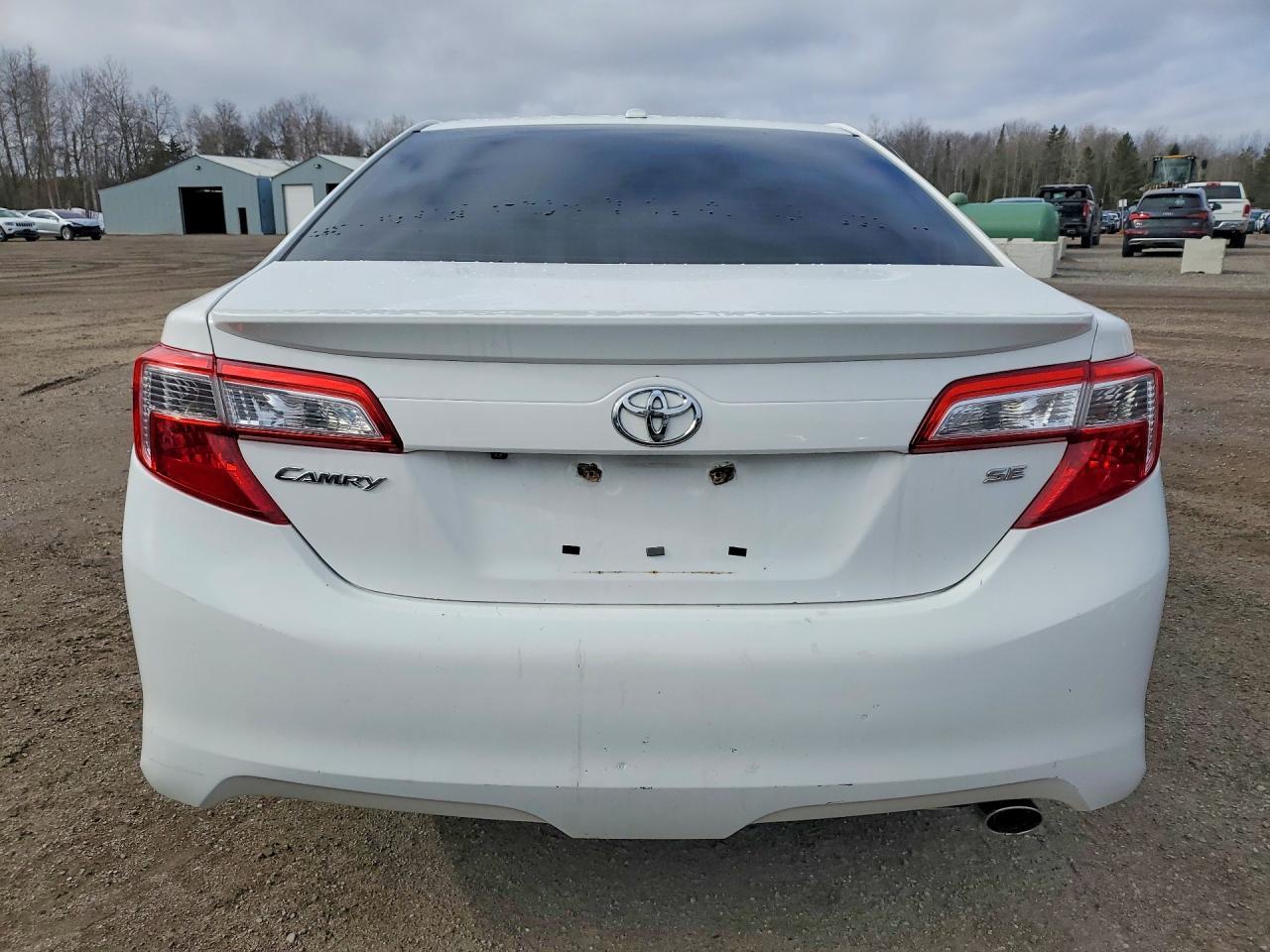 2014 Toyota Camry L - Image 6