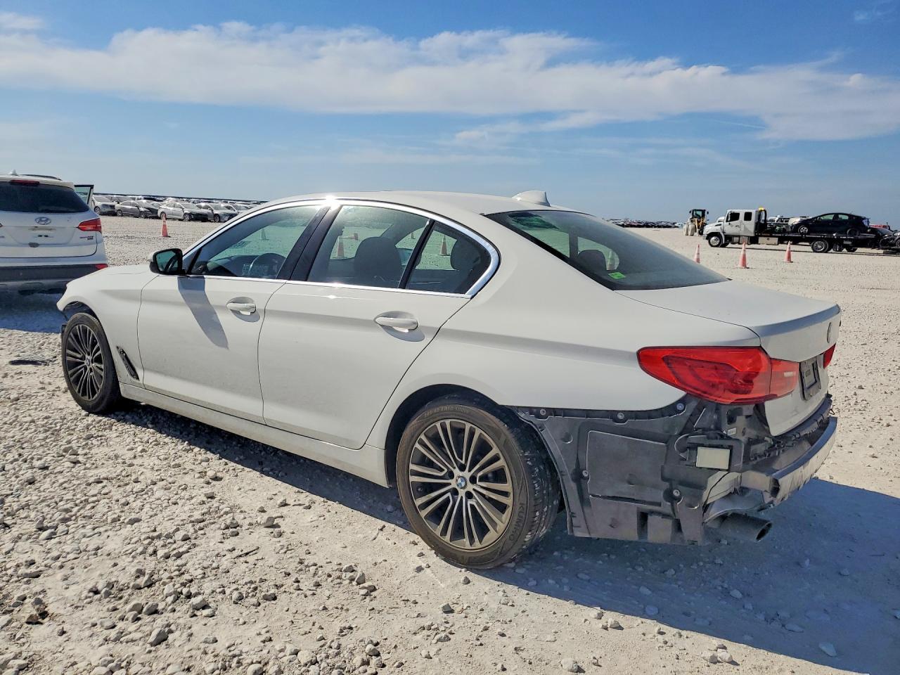2020 BMW 530 I - Image 2