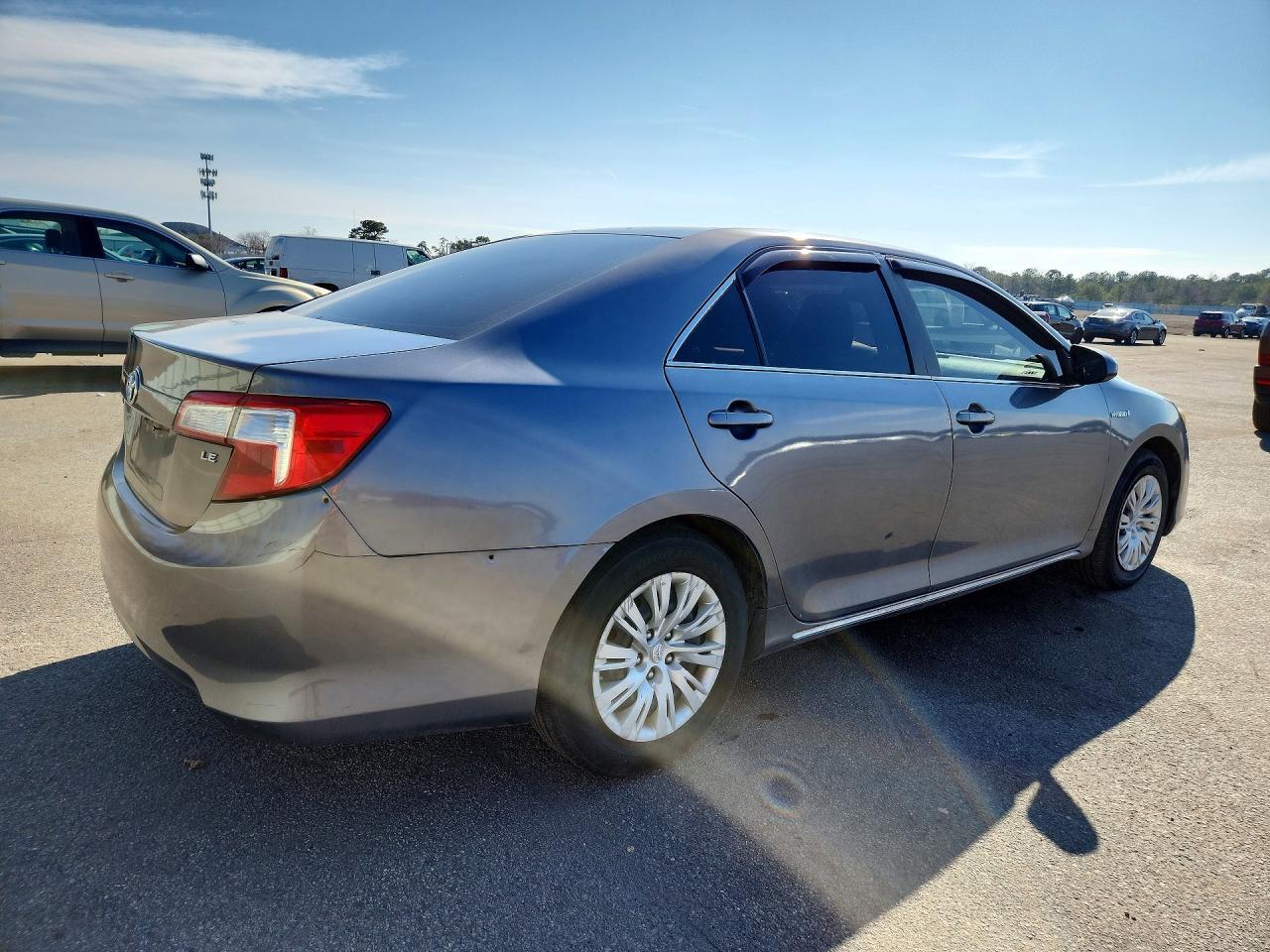 2014 Toyota Camry Hybrid Le - Фото 3