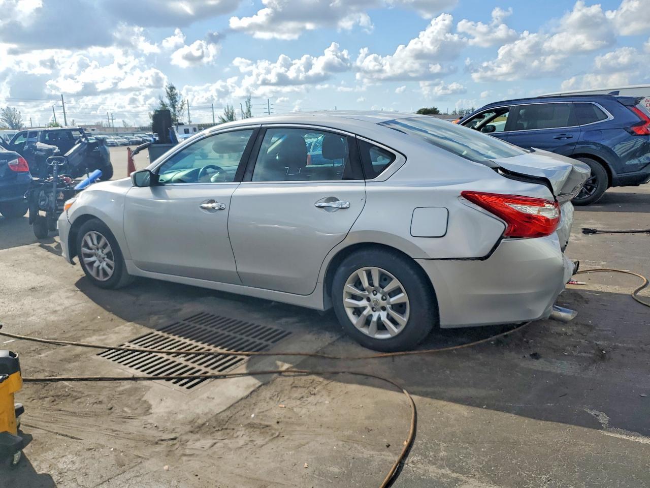 2017 Nissan Altima 2.5 S - Фото 2