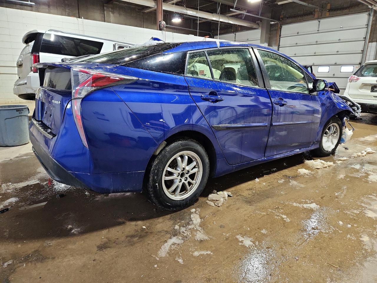 2016 Toyota Prius Three - Image 3