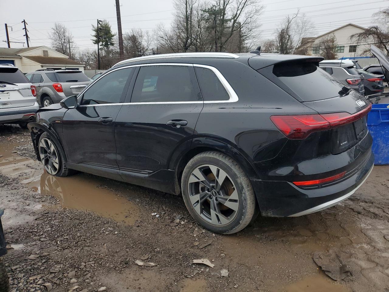 2022 Audi E-Tron Premium - Фото 2