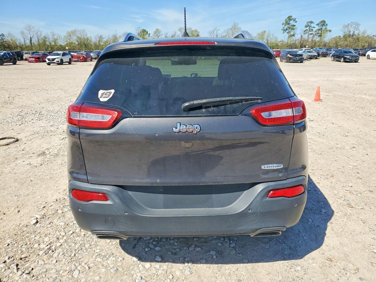 2017 Jeep Cherokee Latitude - Image 6