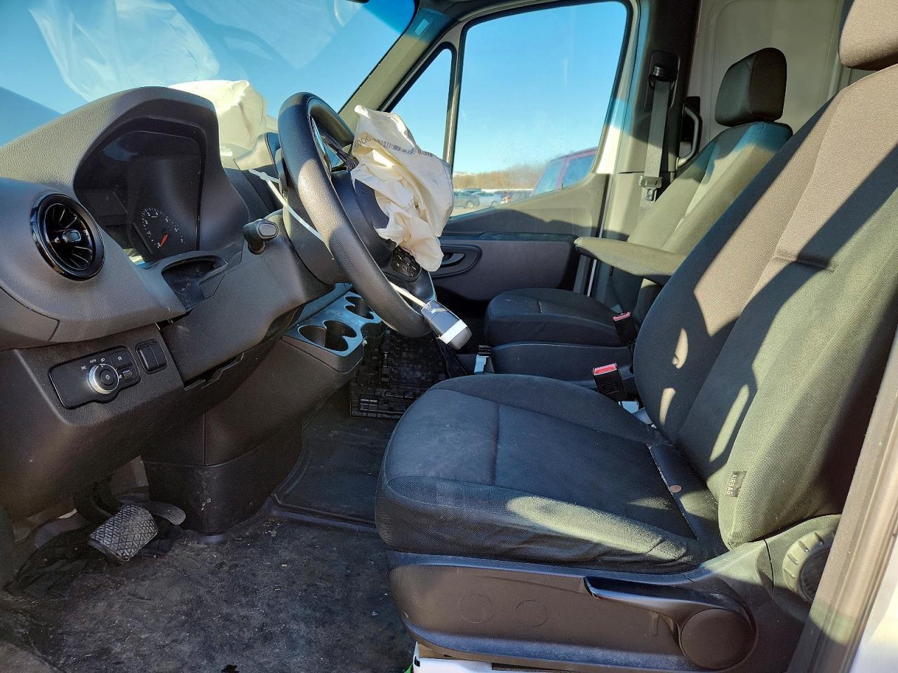 2022 Mercedes-Benz Sprinter 2500 - Фото 7