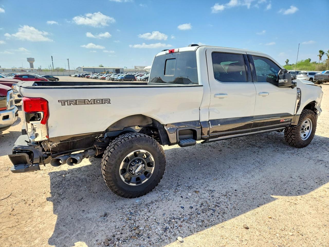 2025 Ford F350 Super Duty - Фото 3