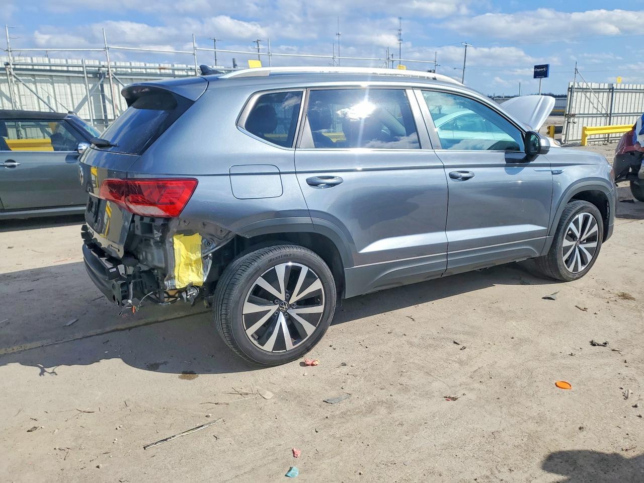 2022 Volkswagen Taos Se - Image 3