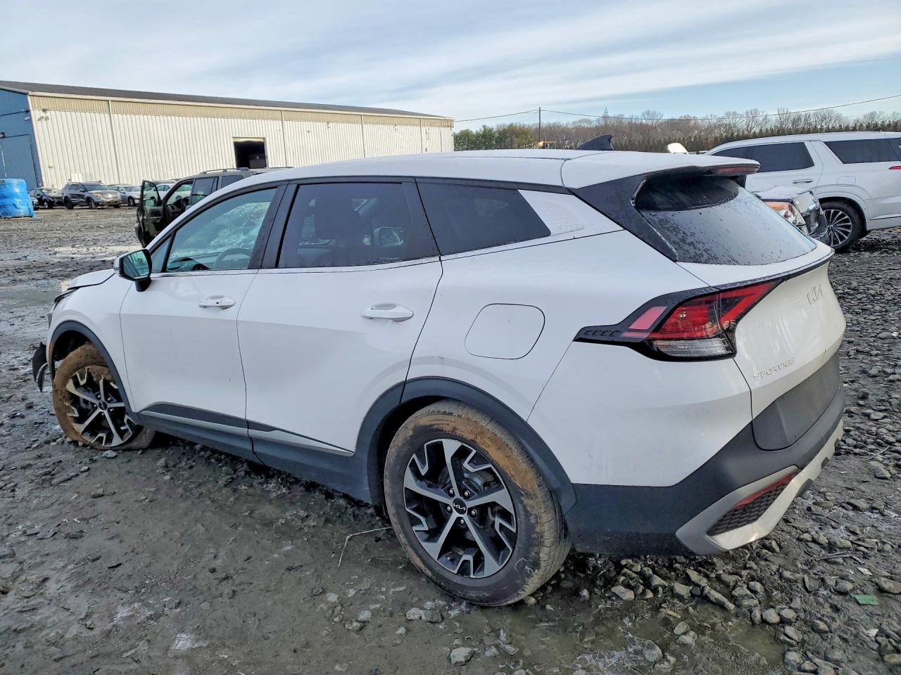 2023 Kia Sportage Ex - Image 2