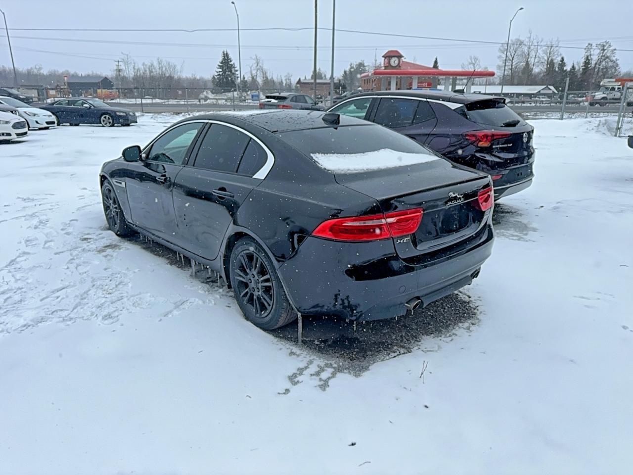 2018 Jaguar Xe Premium - Image 3