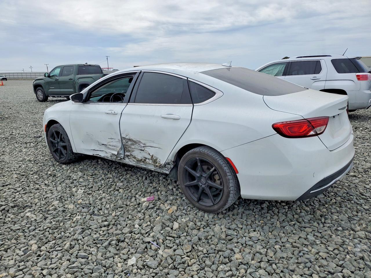 2016 Chrysler 200 Limited - Фото 2