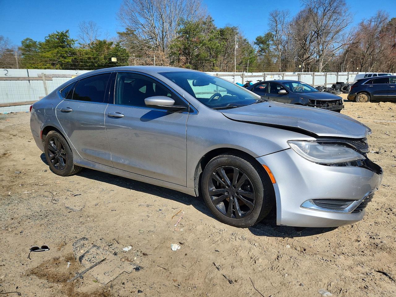 2016 Chrysler 200 Limited - Image 4